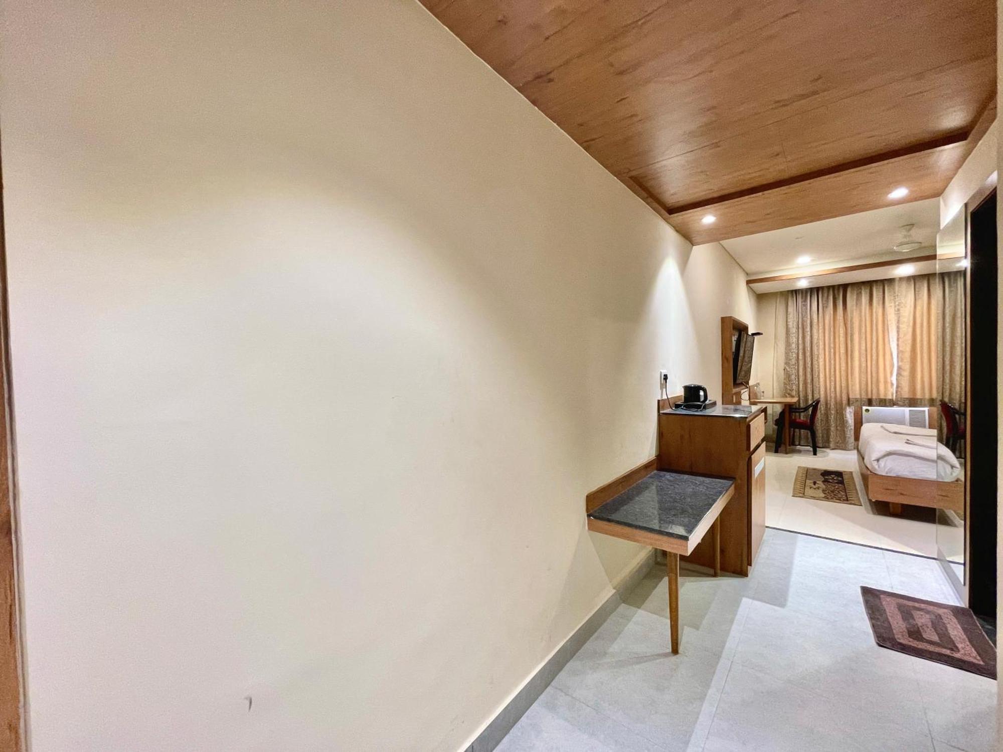 Hotel Rockbay, Puri Swimming-Pool, Near-Sea-Beach-And-Temple Fully-Air-Conditioned-Hotel With-Lift-And-Parking-Facility Εξωτερικό φωτογραφία
