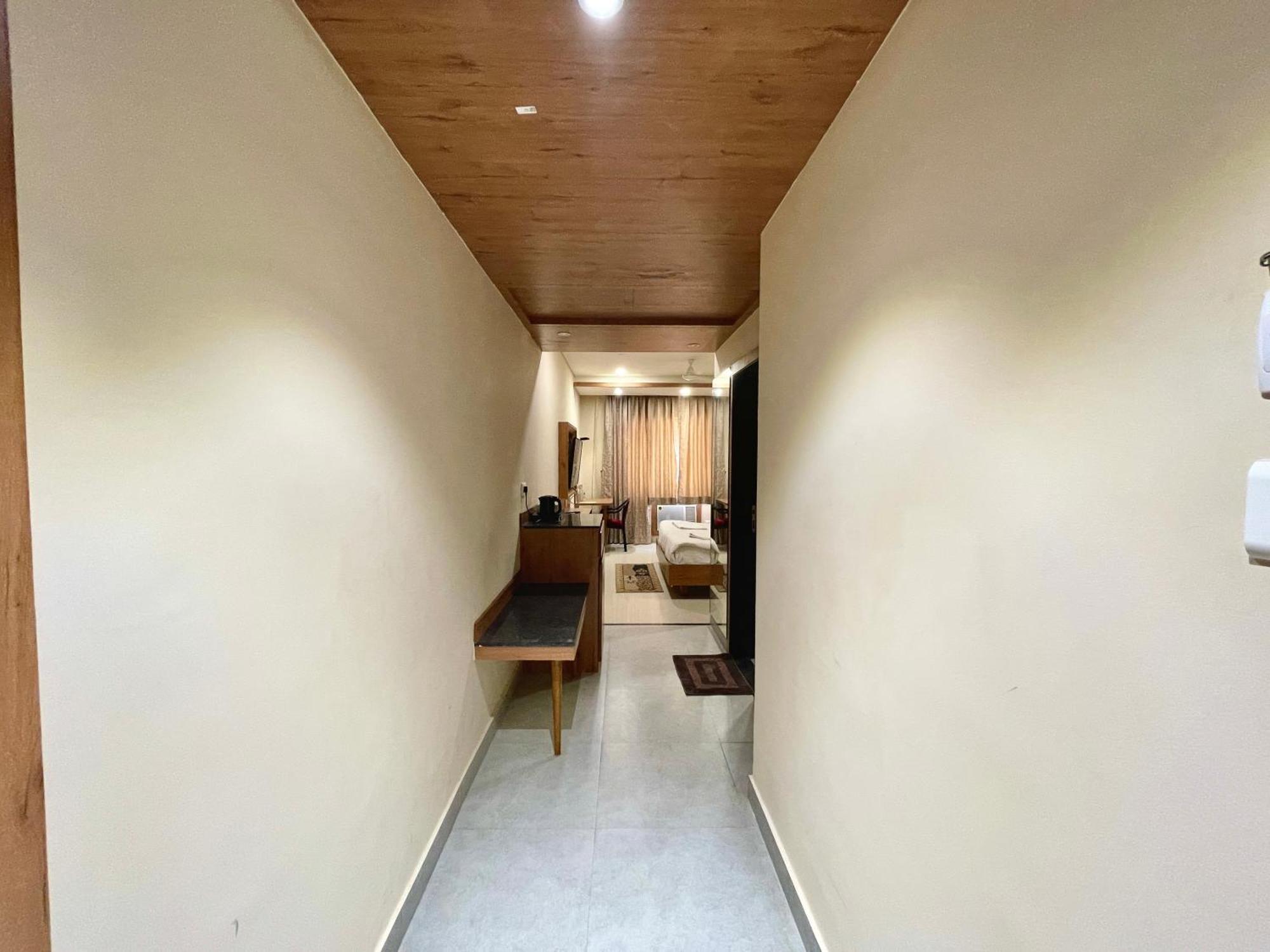 Hotel Rockbay, Puri Swimming-Pool, Near-Sea-Beach-And-Temple Fully-Air-Conditioned-Hotel With-Lift-And-Parking-Facility Εξωτερικό φωτογραφία