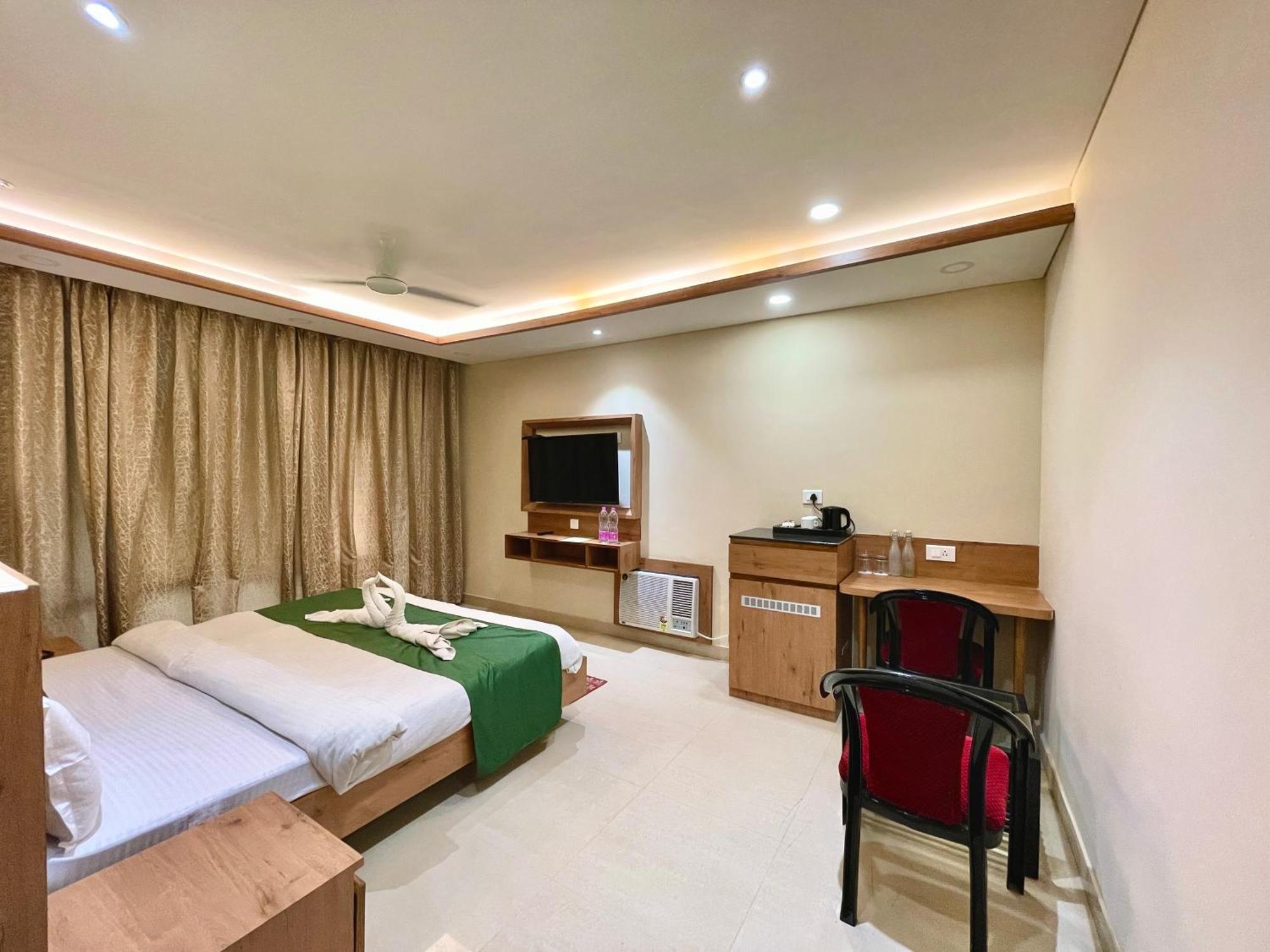 Hotel Rockbay, Puri Swimming-Pool, Near-Sea-Beach-And-Temple Fully-Air-Conditioned-Hotel With-Lift-And-Parking-Facility Εξωτερικό φωτογραφία