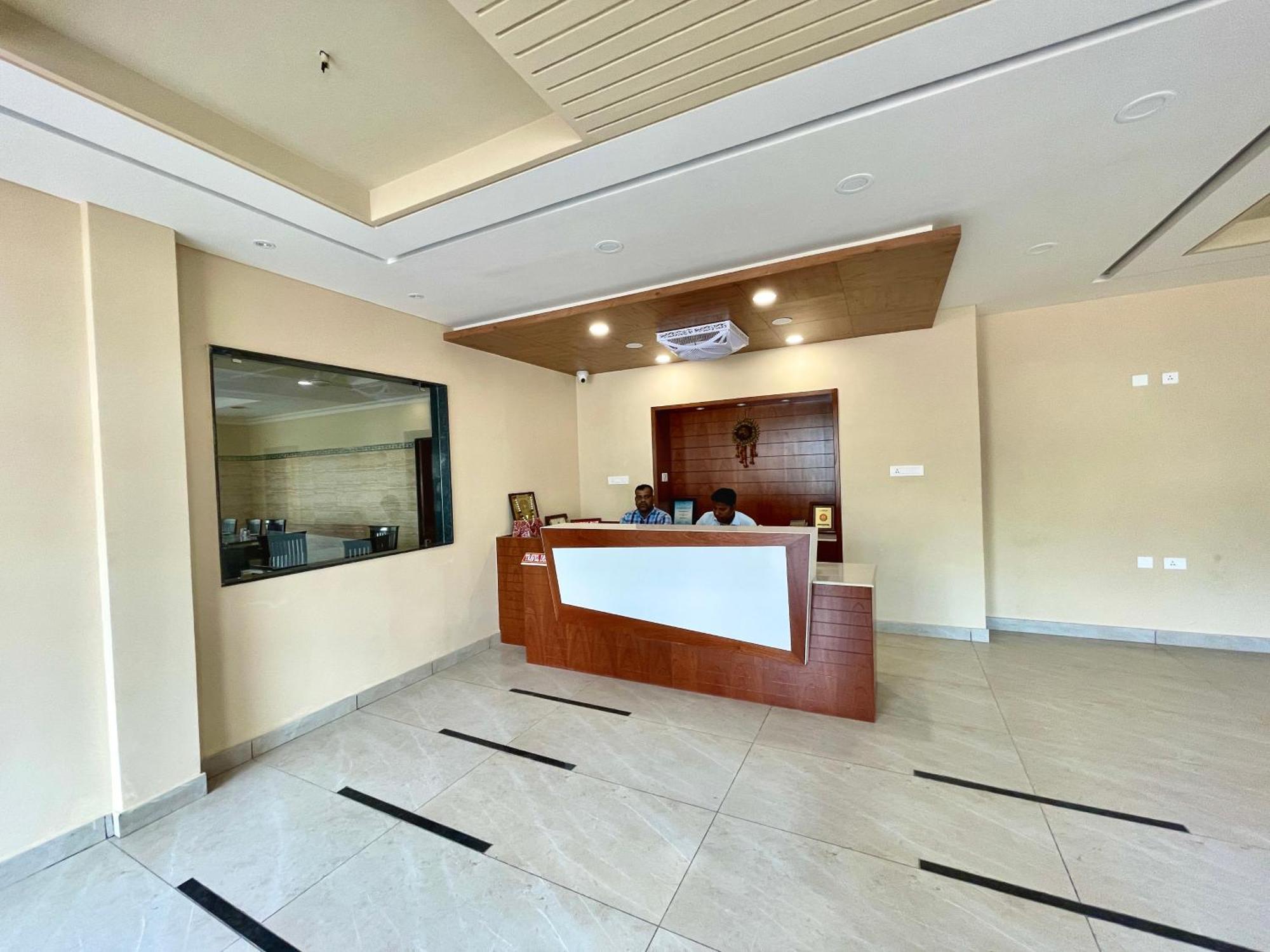 Hotel Rockbay, Puri Swimming-Pool, Near-Sea-Beach-And-Temple Fully-Air-Conditioned-Hotel With-Lift-And-Parking-Facility Εξωτερικό φωτογραφία