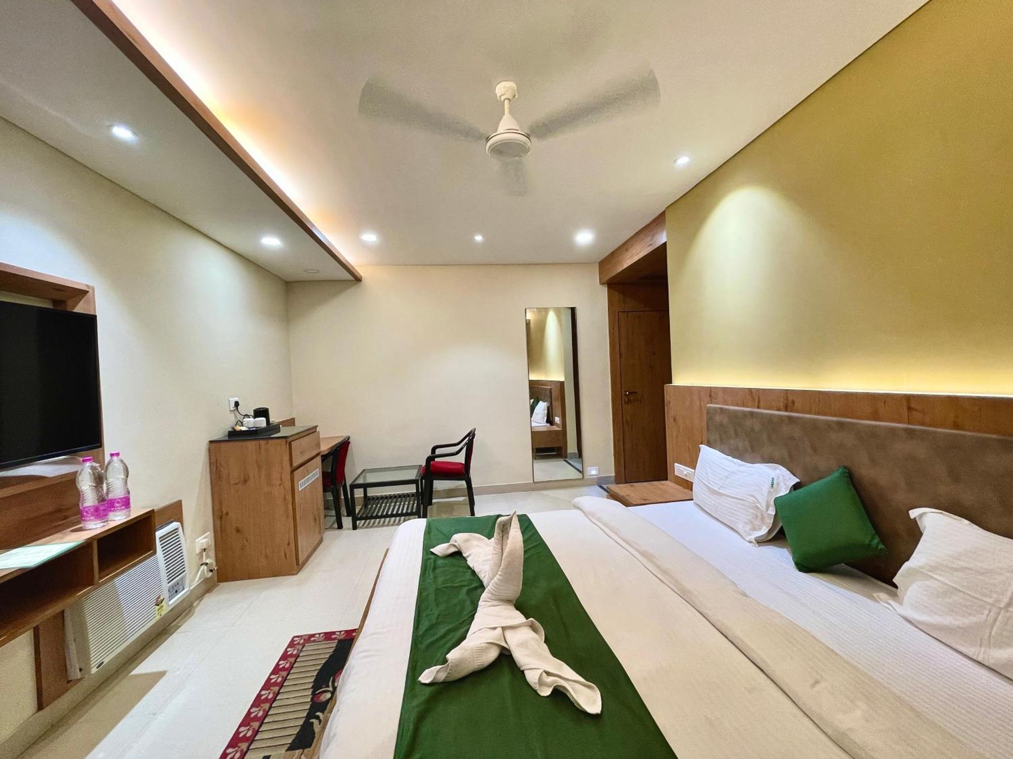 Hotel Rockbay, Puri Swimming-Pool, Near-Sea-Beach-And-Temple Fully-Air-Conditioned-Hotel With-Lift-And-Parking-Facility Εξωτερικό φωτογραφία