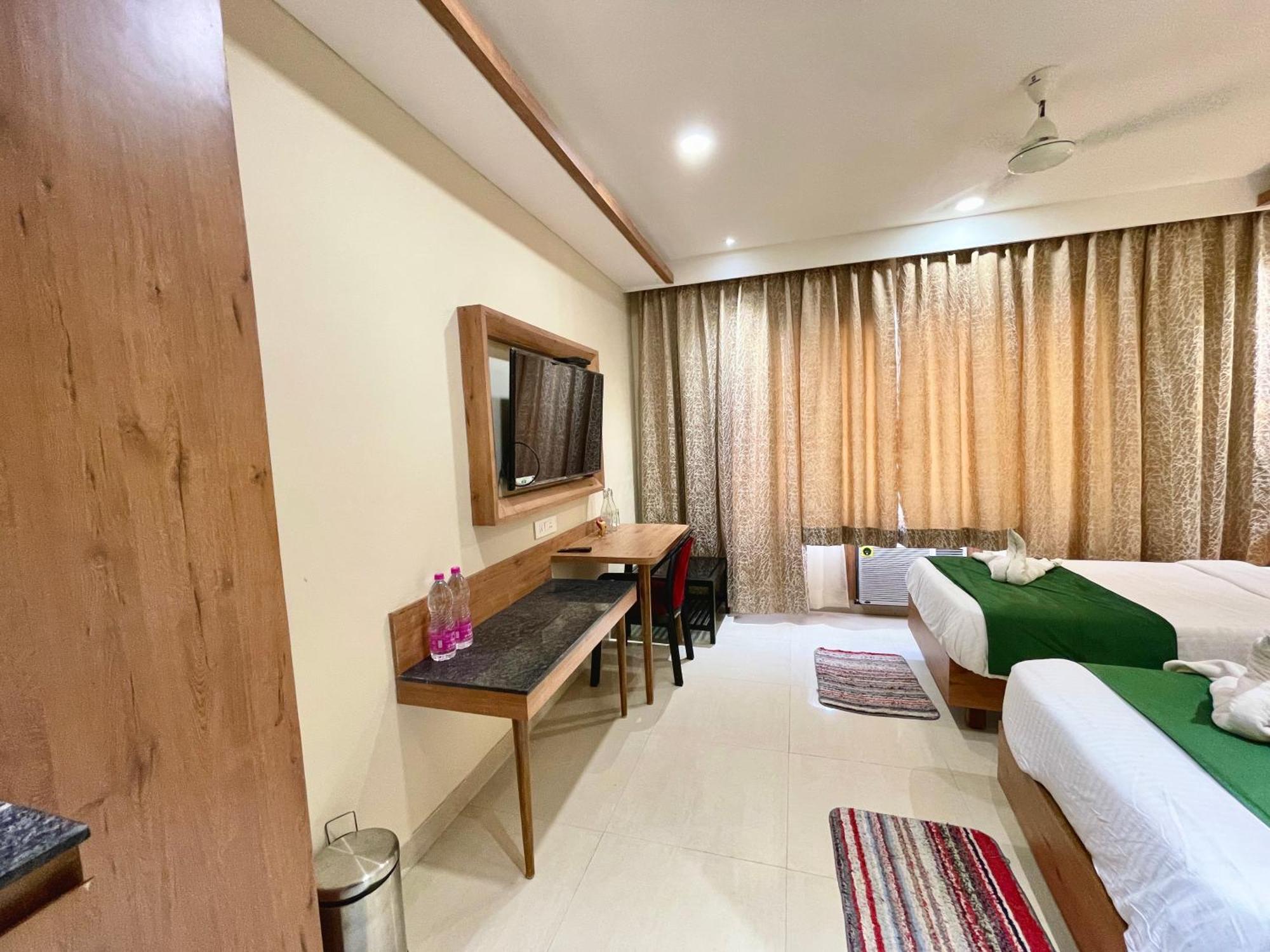 Hotel Rockbay, Puri Swimming-Pool, Near-Sea-Beach-And-Temple Fully-Air-Conditioned-Hotel With-Lift-And-Parking-Facility Εξωτερικό φωτογραφία