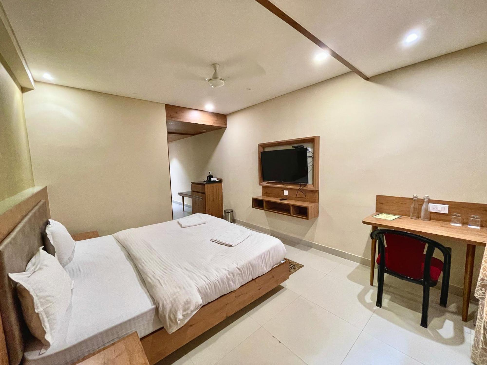 Hotel Rockbay, Puri Swimming-Pool, Near-Sea-Beach-And-Temple Fully-Air-Conditioned-Hotel With-Lift-And-Parking-Facility Εξωτερικό φωτογραφία