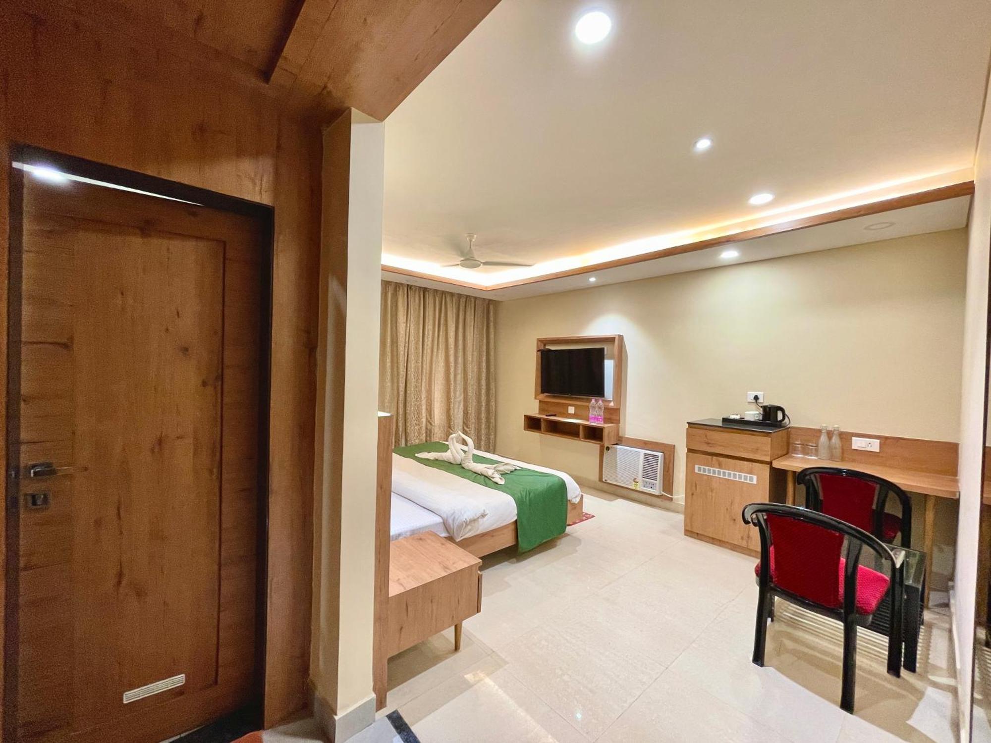 Hotel Rockbay, Puri Swimming-Pool, Near-Sea-Beach-And-Temple Fully-Air-Conditioned-Hotel With-Lift-And-Parking-Facility Εξωτερικό φωτογραφία