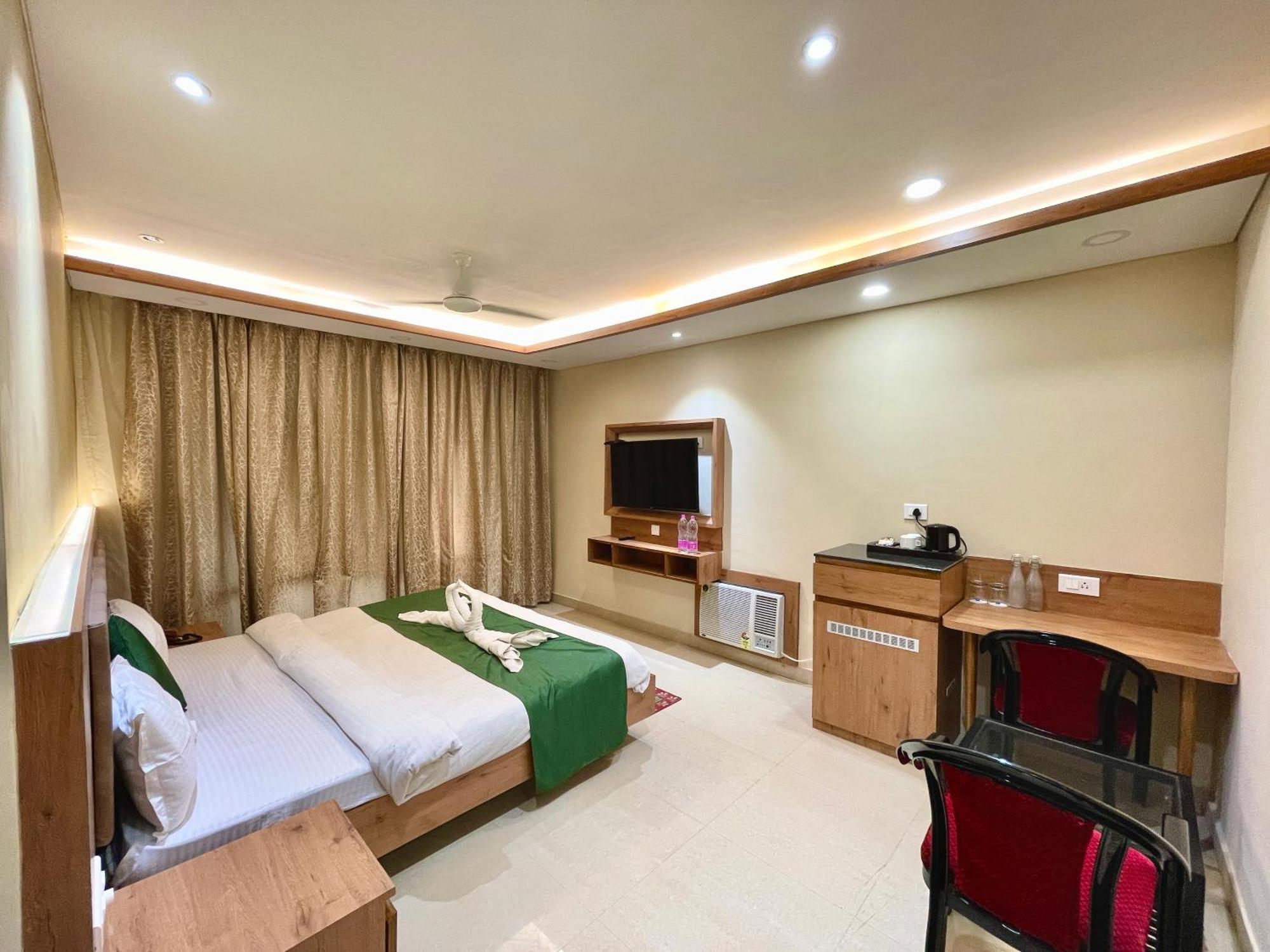 Hotel Rockbay, Puri Swimming-Pool, Near-Sea-Beach-And-Temple Fully-Air-Conditioned-Hotel With-Lift-And-Parking-Facility Εξωτερικό φωτογραφία