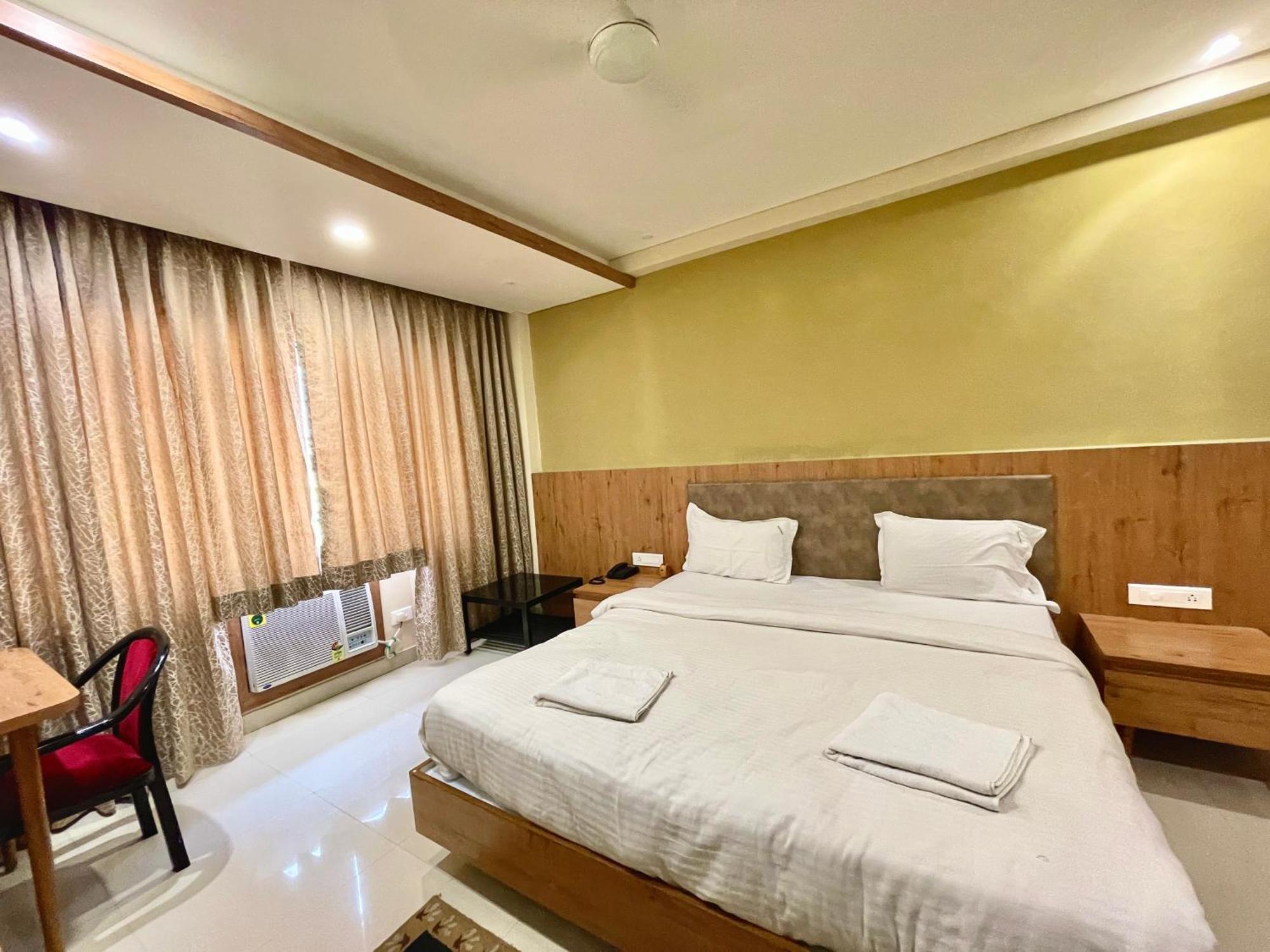 Hotel Rockbay, Puri Swimming-Pool, Near-Sea-Beach-And-Temple Fully-Air-Conditioned-Hotel With-Lift-And-Parking-Facility Εξωτερικό φωτογραφία