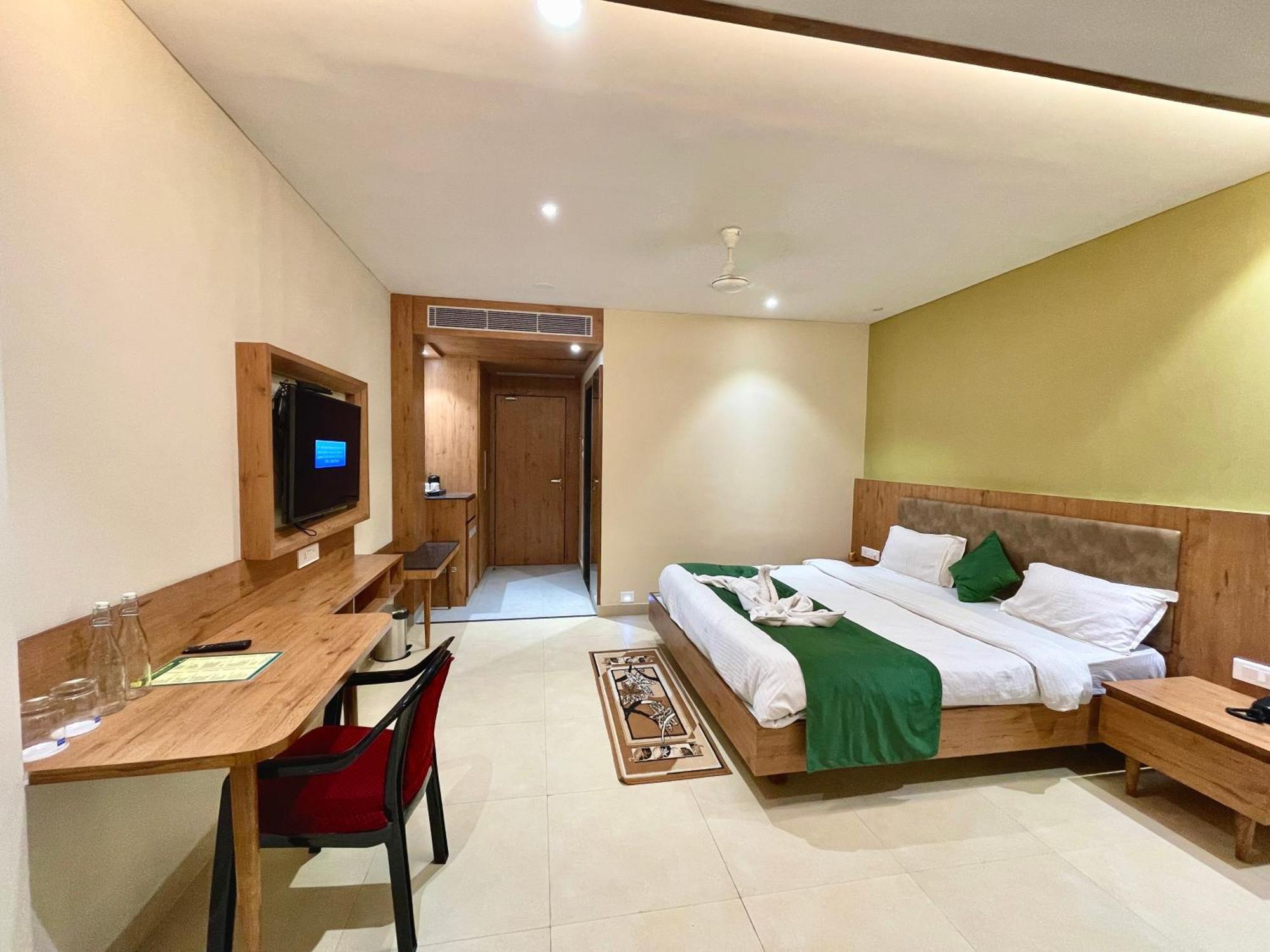Hotel Rockbay, Puri Swimming-Pool, Near-Sea-Beach-And-Temple Fully-Air-Conditioned-Hotel With-Lift-And-Parking-Facility Εξωτερικό φωτογραφία